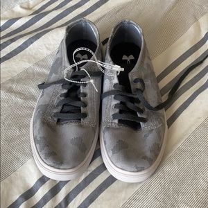 NWOT Kids under Armour shoes